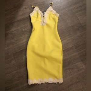 Banjul yellow bodycon dress with white lace trim S